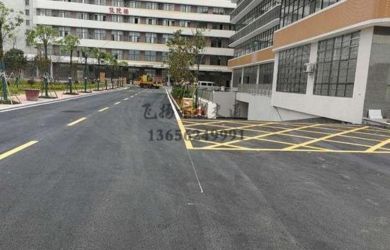 蘇州廣場(chǎng)道路交通設(shè)施標(biāo)志和道路劃線多少錢？