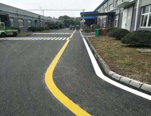 廠區(qū)道路劃線作用是什么，廠區(qū)道路劃線找誰？飛揚(yáng)市政口碑好