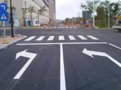 蘇州小區(qū)道路劃線找誰？選擇飛揚市政道路劃線單位