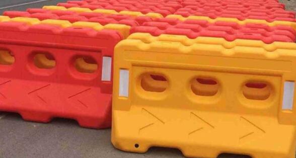 蘇州道路劃線分析：水馬應(yīng)該加多少水，水馬在裝水的要求標(biāo)準(zhǔn)?