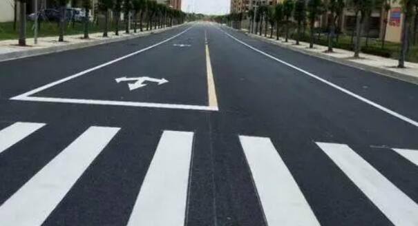 廠里道路劃線是否是必須的？?jī)?yōu)化交通秩序，提升安全性