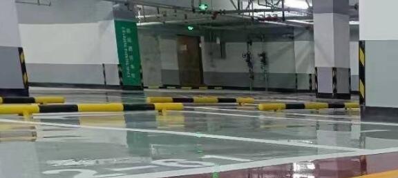 蘇州環(huán)氧地坪廠家分析，冬天進行地坪施工時，特別注意以下幾個方面？