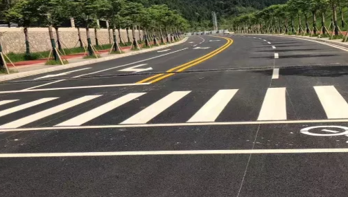 蘇州廠區(qū)停車(chē)場(chǎng)車(chē)位劃線哪家好？專(zhuān)業(yè)團(tuán)隊(duì)為您定制方案